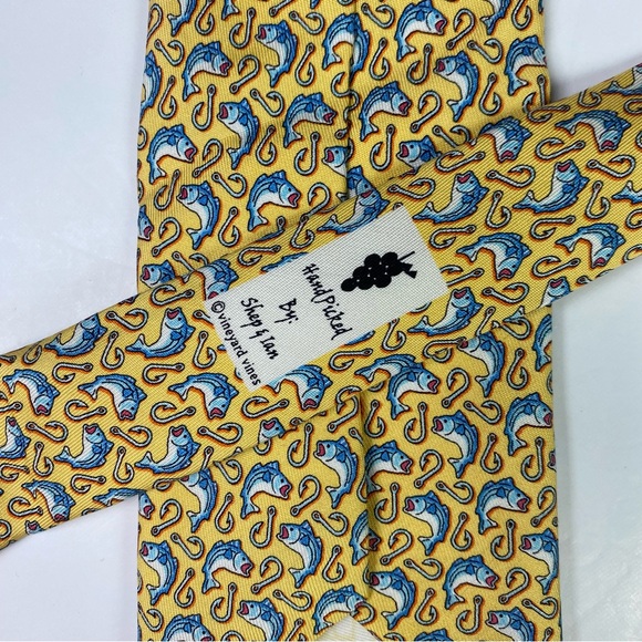 Vineyard Vines Necktie Tie Fish Hook Fishing Print Silk Made in the USA - Picture 3 of 6